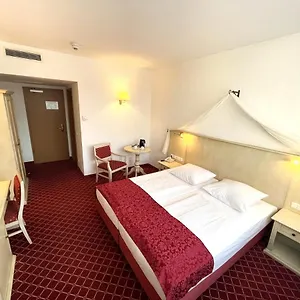 https://mercure-hotel-chateau-berlin-am-kurfuerstendamm.find-berlin-hotels.com
